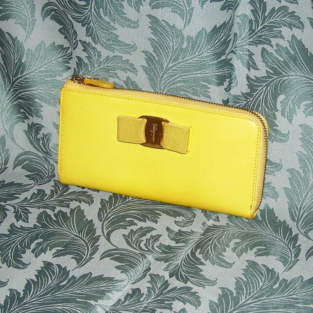 💛 SALVATORE FERRAGAMO Yellow Zip Wallet in Saffiano Leather